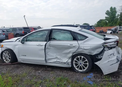 2019 Ford Fusion Hybrid Se z USA, uszkodzony, nr VIN 3FA6P0LU0KR197104